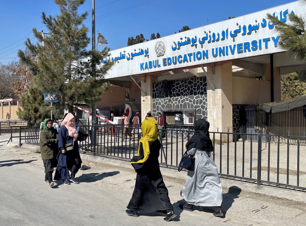 Taliban cấm vô thời hạn phụ nữ Afghanistan theo học đại học